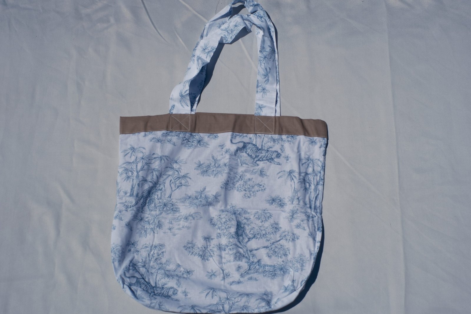 🧵 Tote Bag L — Votre allié du quotidien